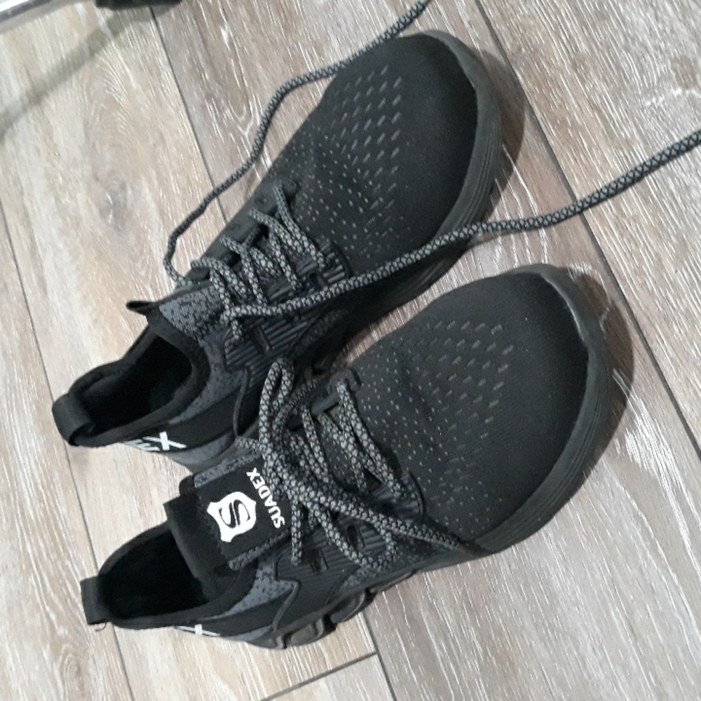 Suadex steel toe black mesh sneakers. Size 7.5